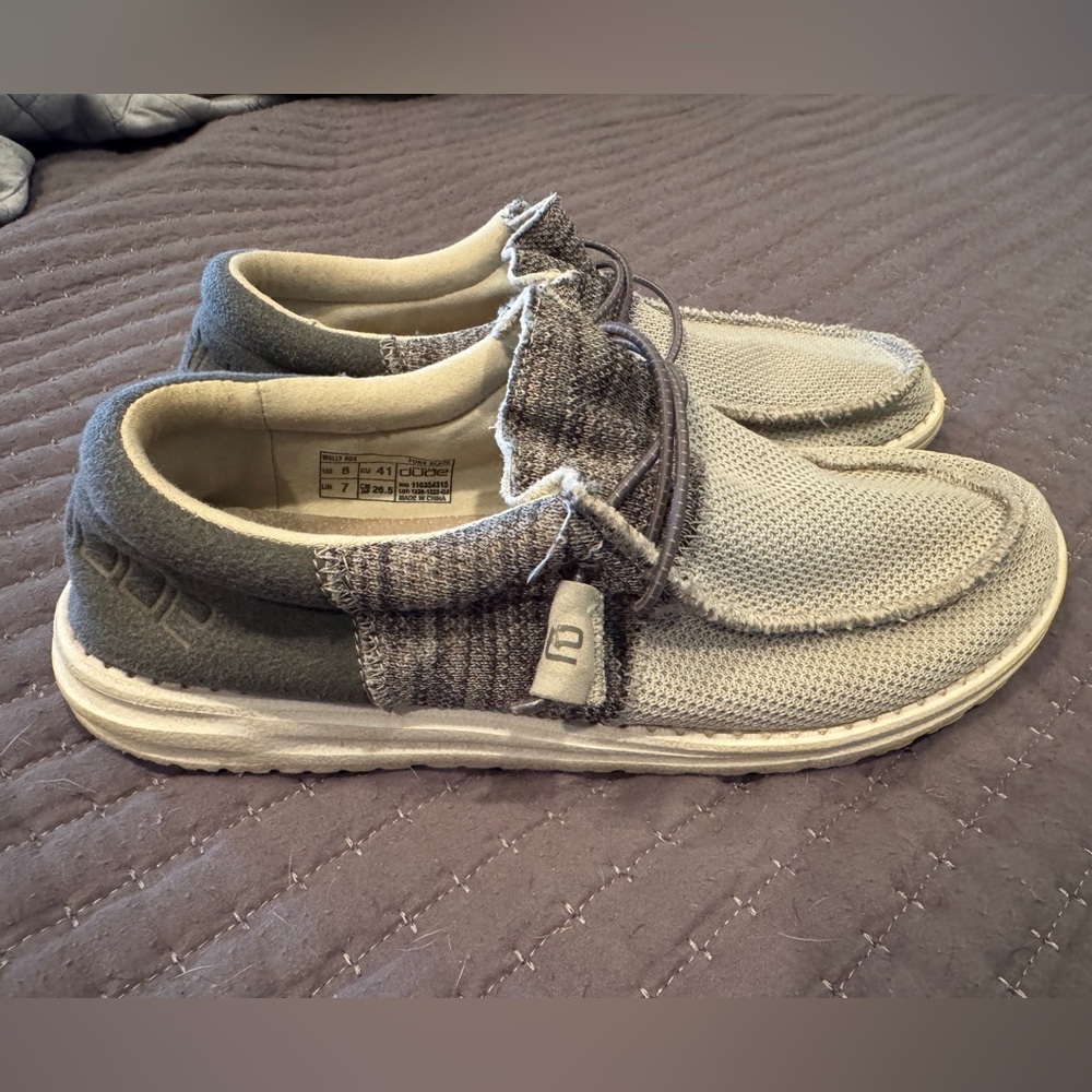 Hey Dude men’s Wally slip on shoes size 8 gray